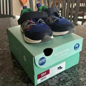 Surprize Stride Rite size 5M Sneakers NIB